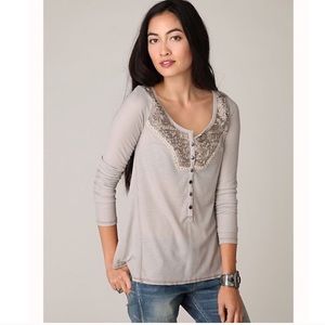 Free People Long Sleeve Appliqué Neck Henley - perfect condition